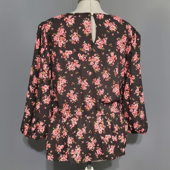 NWT CeCe Blouse Puffy Sleeves Flowy Peplum Black Pink Flowers - Picture 6 of 10
